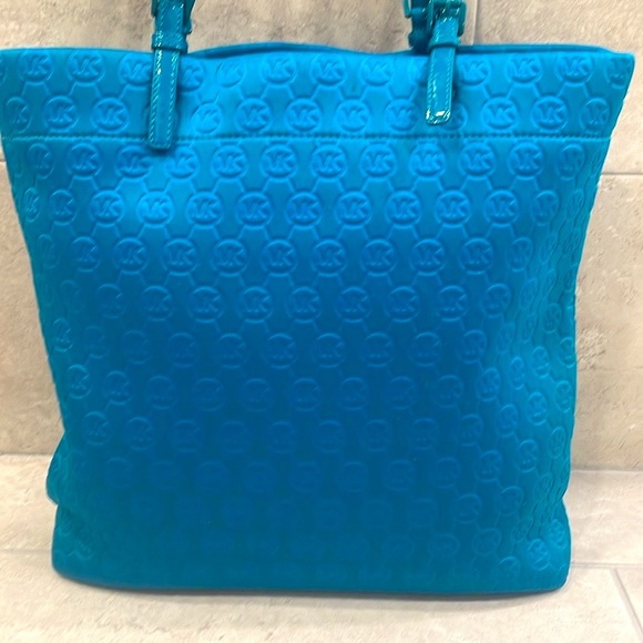 Michael Kors Shoulder Tote Jet Set Signature Quilted Bag Turquoise Neoprene - Picture 8 of 10